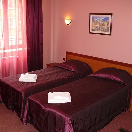 Family Hotel Balkana Gabrovo Room photo